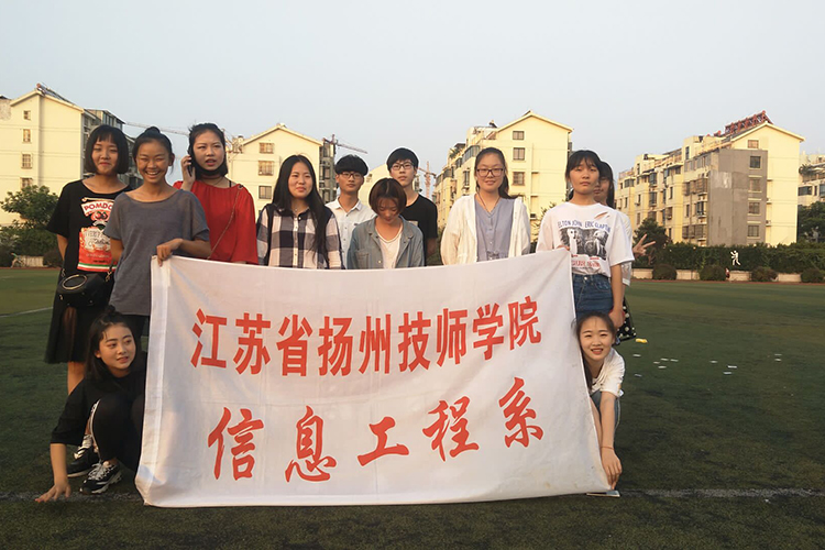 信息工程系开展头脑风暴游戏--江苏省扬州技师学院
