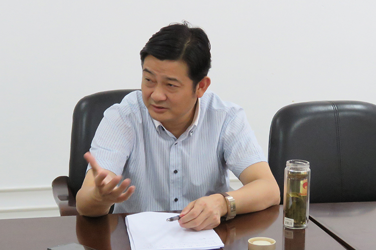 党委书记徐祥华赴汽车工程系开展专题调研