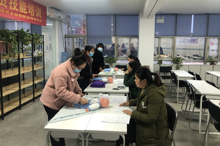 育婴员技能.jpg 育婴员技能.jpg