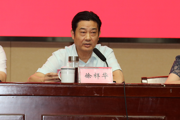 徐祥华同志发表离任感言学院书记苏爱根同志作表态发言学院院长耿春霞