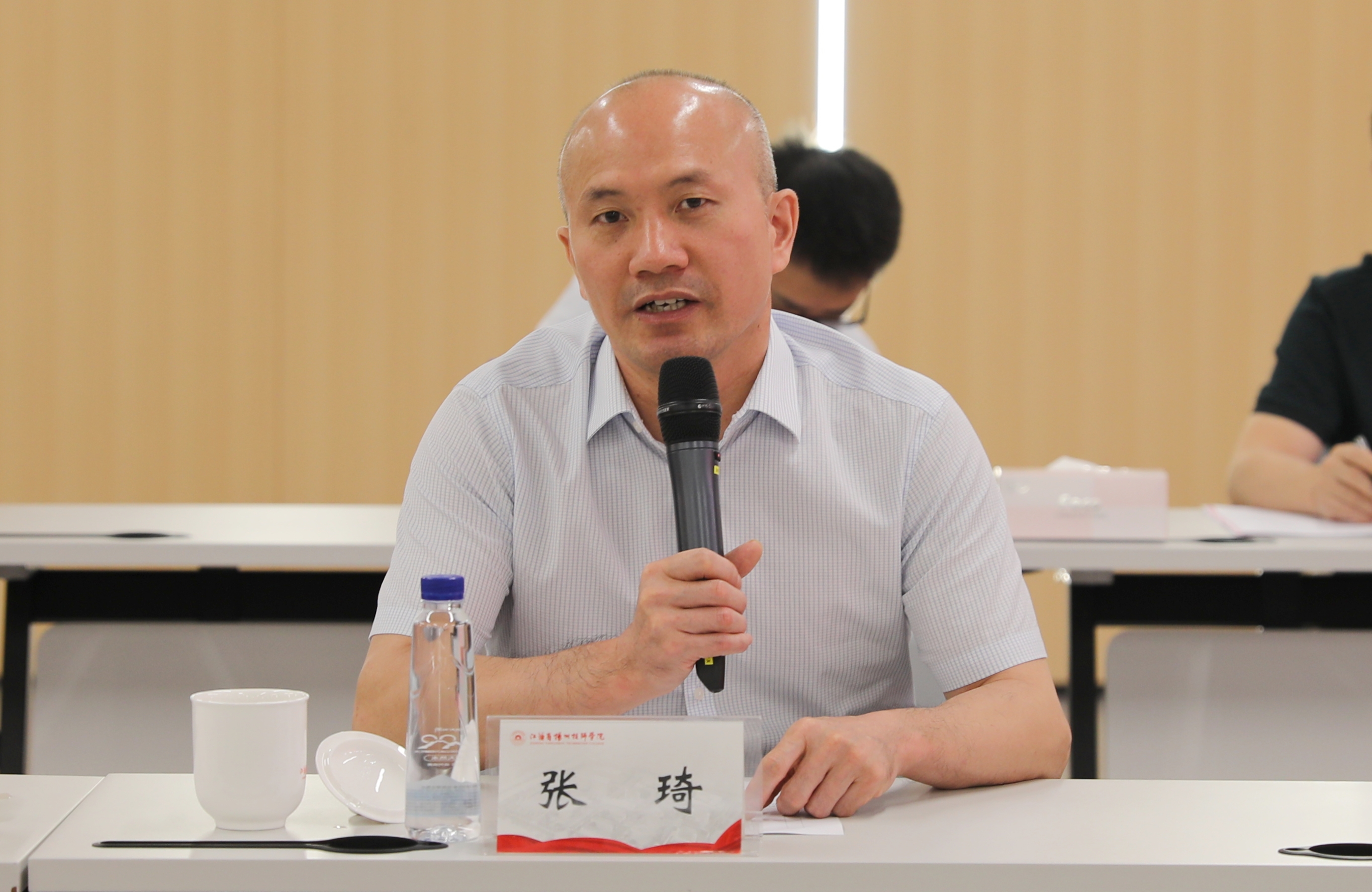 深圳人社局领导？张琦交流发言.JPG