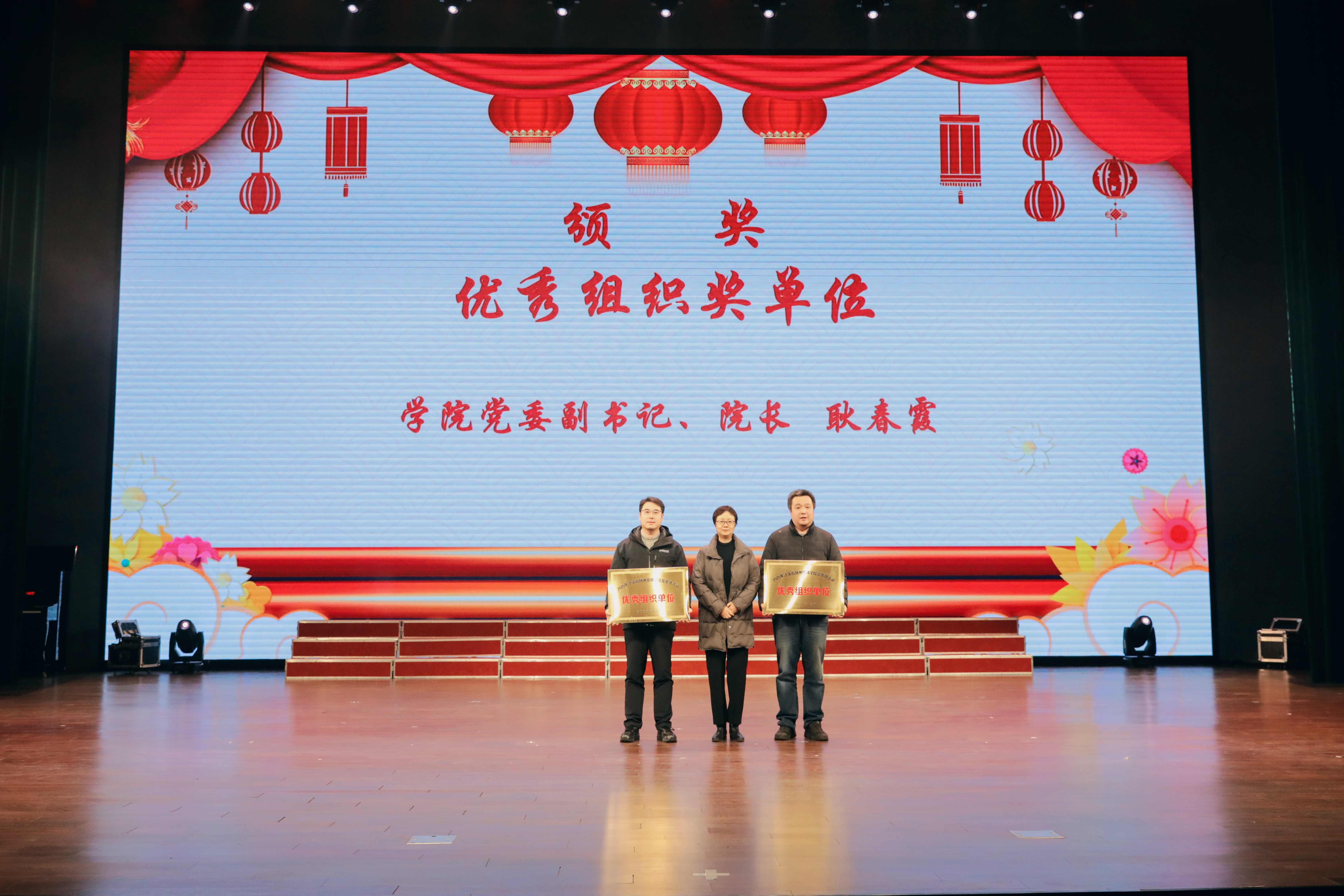 4颁奖2.jpg 4颁奖2.jpg